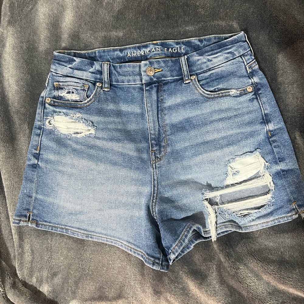 High waisted, curvy mom, American eagle shorts